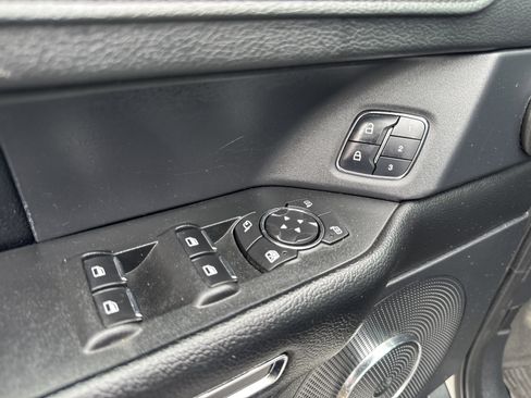Used 2018 Ford Expedition XLT w/ Equipment Group 202A AWD/4WD image 16