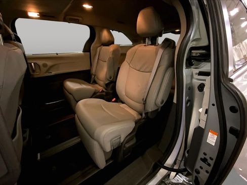 Used 2024 Toyota Sienna Limited AWD/4WD image 20