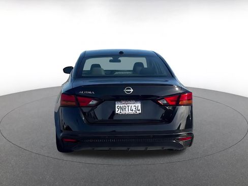 Used 2025 Nissan Altima 2.5 SV image 12
