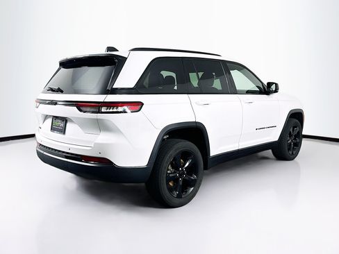 Used 2023 Jeep Grand Cherokee Altitude AWD/4WD image 9