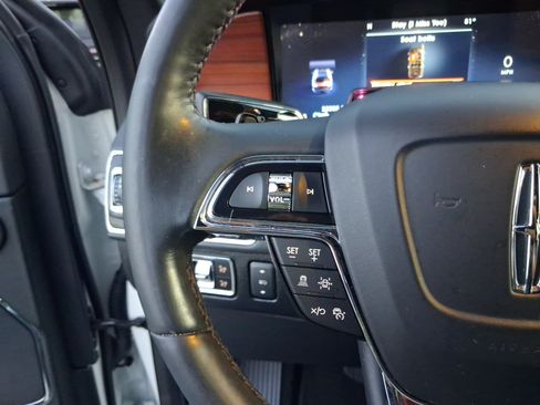 Certified 2024 Lincoln Navigator Premiere AWD/4WD image 17