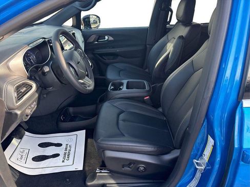 New 2026 Chrysler Pacifica Select FWD image 9