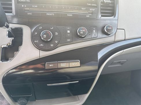 Used 2012 Toyota Sienna LE image 23