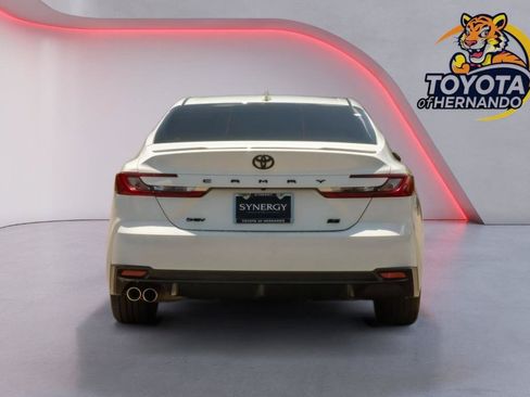 Used 2025 Toyota Camry SE FWD image 6
