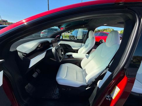 Used 2023 Tesla Model X image 9