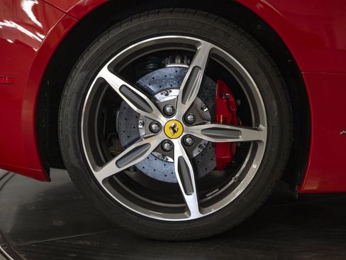 Used 2014 Ferrari California RWD image 24