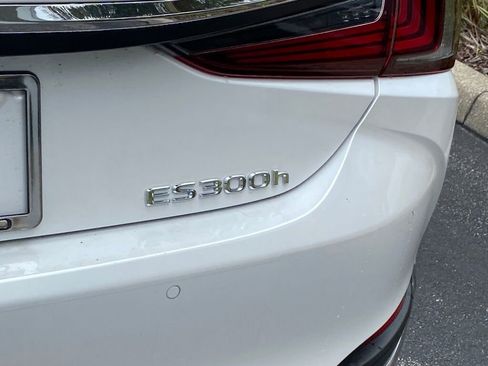 New 2025 Lexus ES 300h w/ Luxury Package image 8