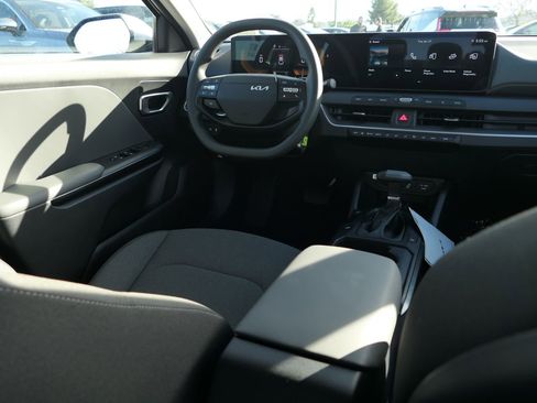 New 2025 Kia K4 LXS image 23