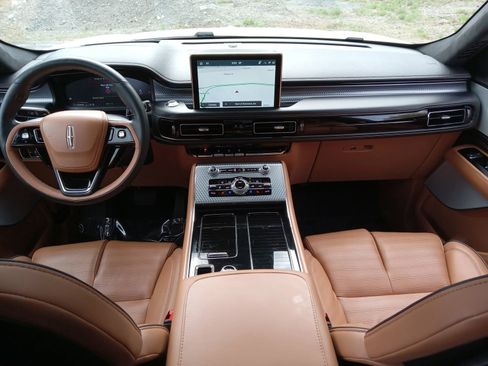 Used 2023 Lincoln Aviator Black Label AWD/4WD image 15