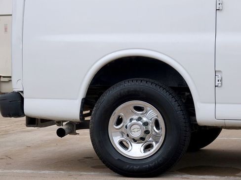 Used 2012 Chevrolet Express 2500 w/ Cold Climate Package image 25