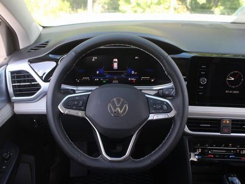 Used 2025 Volkswagen Taos SE image 15