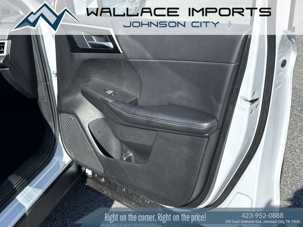 Used 2025 Mitsubishi Outlander AWD image 36