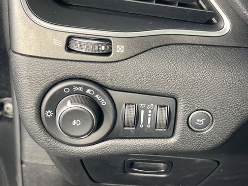 Used 2022 Jeep Cherokee Trailhawk w/ Technology Group B AWD/4WD image 10