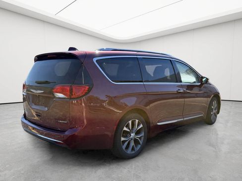 Used 2017 Chrysler Pacifica Limited FWD image 4