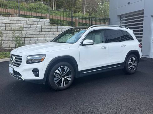 Used 2026 Mercedes-Benz GLB 250 4MATIC image 3