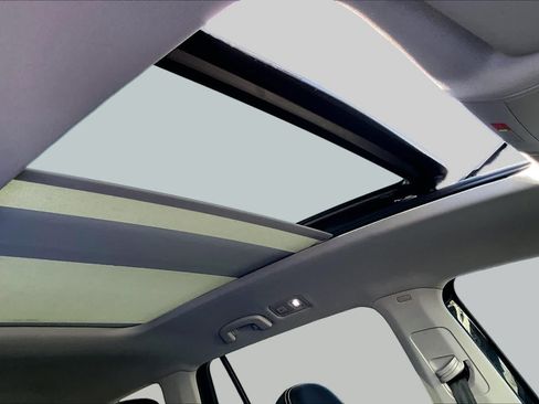 Used 2021 Volkswagen Atlas SE w/ Panoramic Sunroof Package FWD image 14