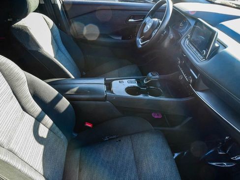 Used 2023 Nissan Rogue SV image 17