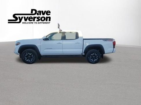 Used 2016 Toyota Tacoma TRD Off-Road image 2