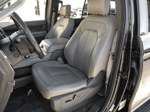 Used 2019 Ford Expedition Limited w/ Special Edition Package RWD image 4