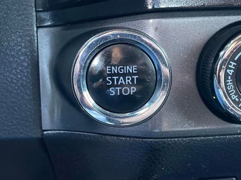 Used 2018 Toyota Tacoma TRD Sport AWD/4WD image 26