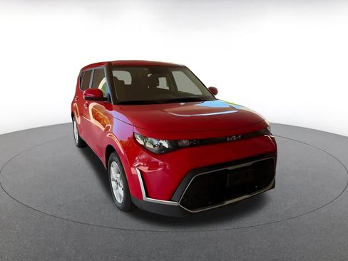 Used 2025 Kia Soul LX w/ LX Technology Package FWD image 3