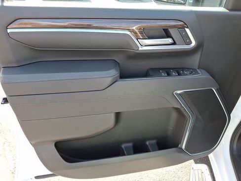 Used 2025 Chevrolet Silverado 2500 LT w/ Convenience Package image 9