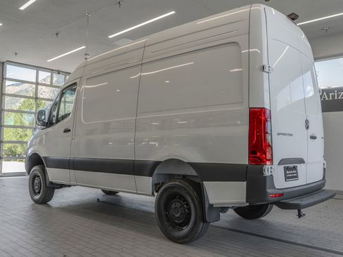 Used 2025 Mercedes-Benz Sprinter 2500 image 12