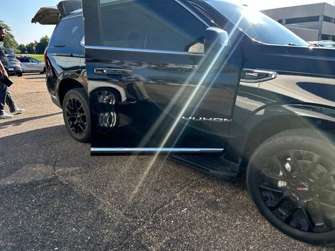 Used 2023 GMC Yukon SLT RWD image 7