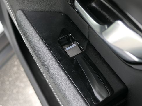 Used 2018 Land Rover Range Rover Evoque Landmark Edition image 25