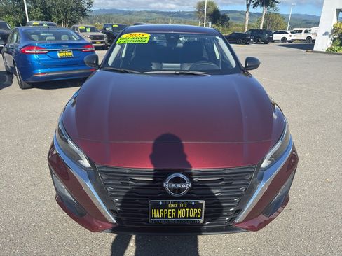 Used 2025 Nissan Altima 2.5 SV AWD/4WD image 9
