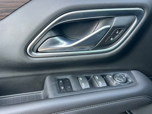 Used 2021 Chevrolet Suburban LT w/ LT Signature Package image 12