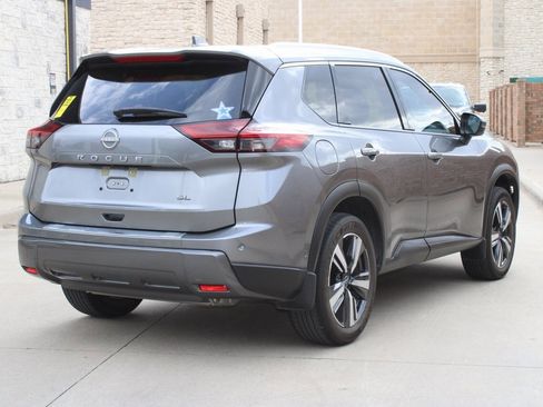 Used 2025 Nissan Rogue SL w/ SL Premium Package image 3