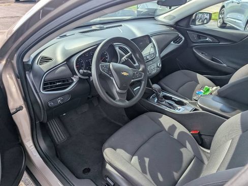 Used 2025 Chevrolet Malibu LT FWD image 13