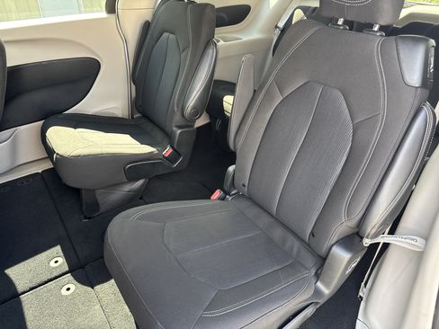 Used 2023 Chrysler Voyager LX FWD image 13