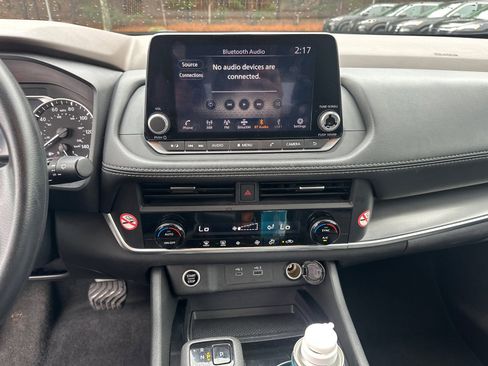 Used 2023 Nissan Rogue SV image 27