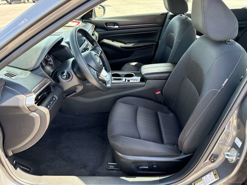 Used 2024 Nissan Altima 2.5 SV AWD/4WD image 12