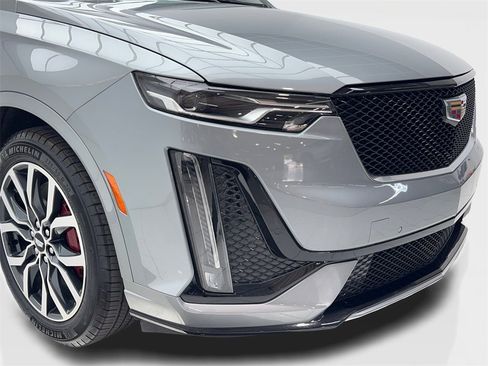 Used 2024 Cadillac XT6 Sport image 3