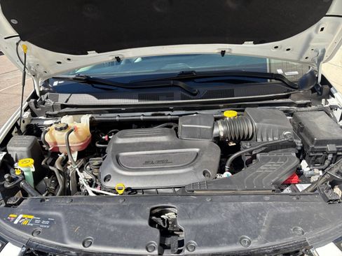 Used 2023 Chrysler Pacifica Touring-L FWD image 35