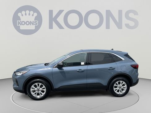 Used 2023 Ford Escape Active AWD/4WD image 2