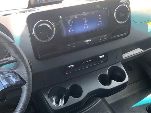 Used 2025 Mercedes-Benz Sprinter 2500 image 25