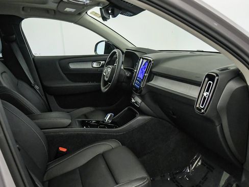 Certified 2026 Volvo XC40 B5 Plus AWD/4WD image 17