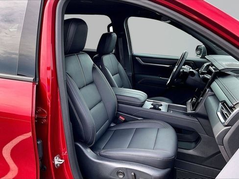 Used 2024 GMC Acadia Elevation w/ Luxury Package FWD image 8