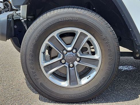 Used 2018 Jeep Wrangler Unlimited Sahara AWD/4WD image 38