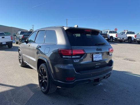 Used 2017 Jeep Grand Cherokee Altitude image 8