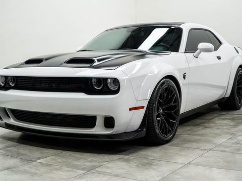 Used 2019 Dodge Challenger SRT Hellcat Redeye image 7