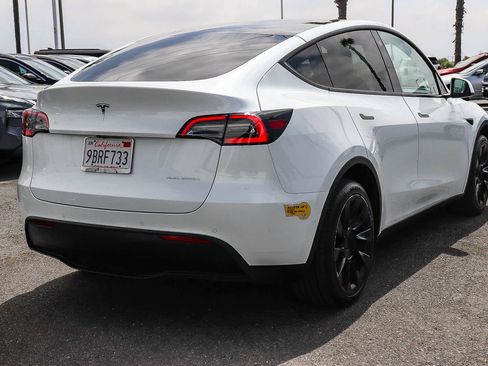 Used 2022 Tesla Model Y Long Range AWD/4WD image 7