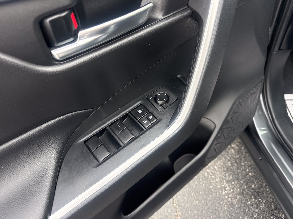 Used 2020 Toyota RAV4 XLE w/ Convenience Package AWD/4WD image 30