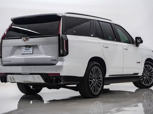 Used 2023 Cadillac Escalade V w/ Heavy-Duty Trailer Package AWD/4WD image 9