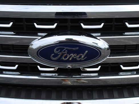 New 2026 Ford F250 XLT w/ XLT Premium Package AWD/4WD image 9