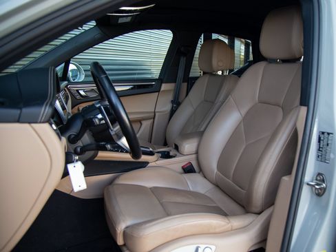 Certified 2020 Porsche Macan S AWD/4WD image 5